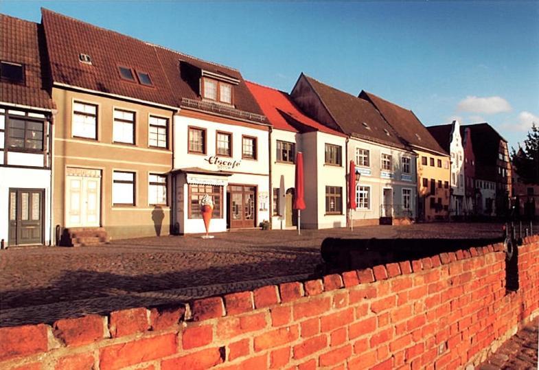 Ferienwohnungen Buetow Wismar Exterior photo